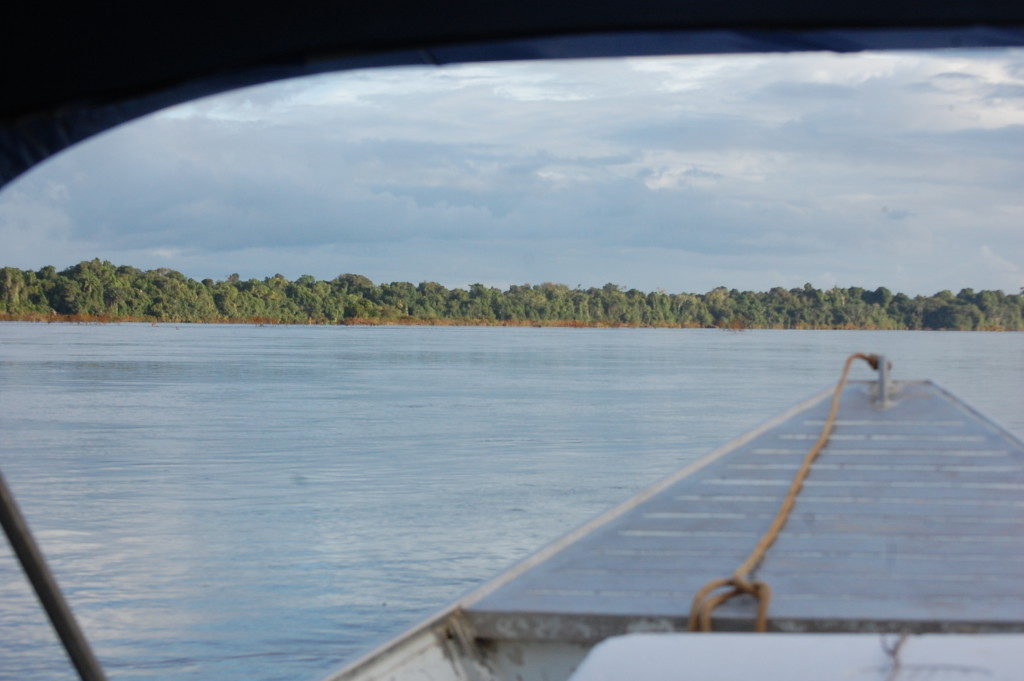 Rumo à T.I. Parakanã, rio Xingu